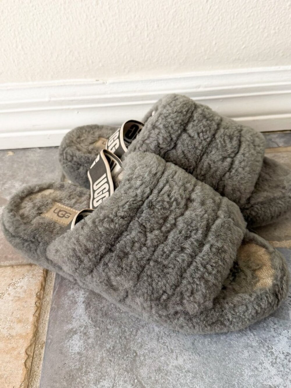 UGG Fluff Yeah Slide Slippers Gray Shearling Open Toe Womens Size 8